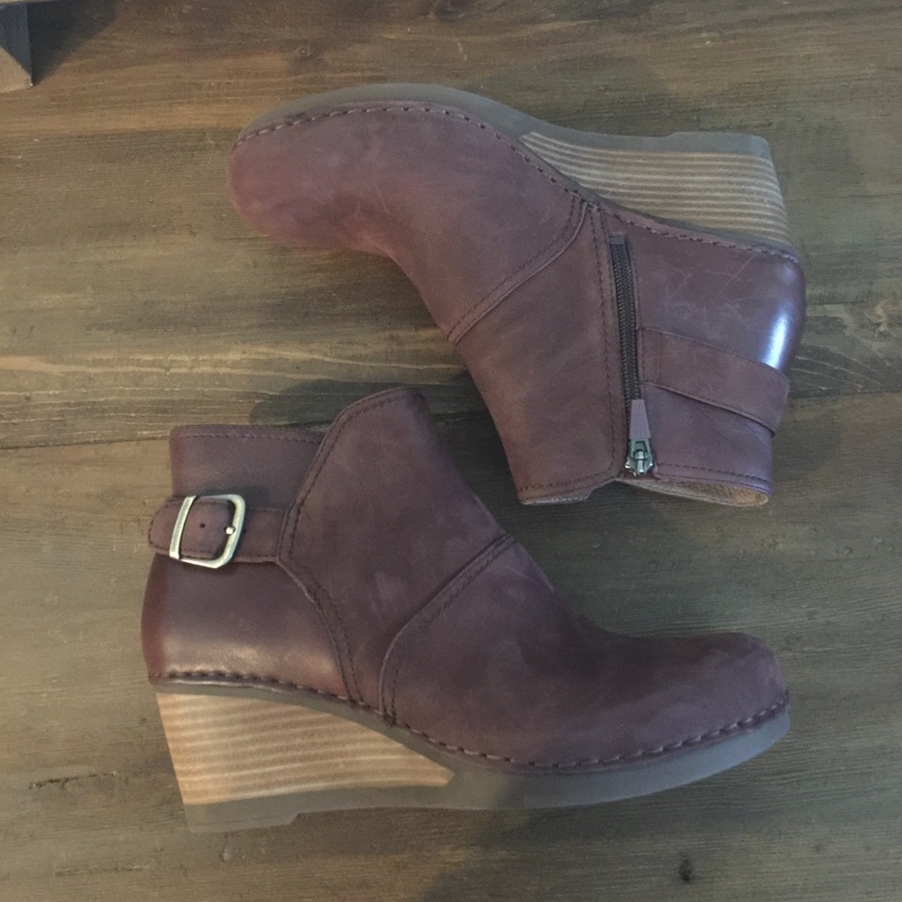 New DANSKO suede & leather ankle boots Wine Nubuck